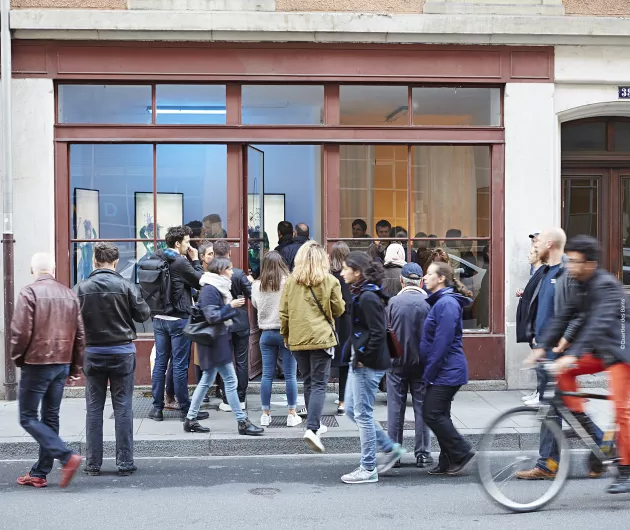 Vernissage devant Hard Hat, lors d'une "Nuit des Bains"